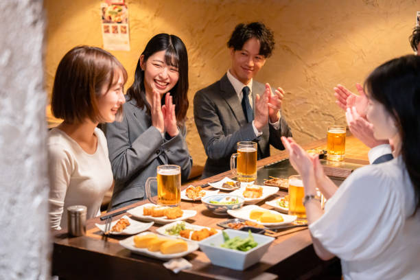 istock Business people applauding at a tavern 2192374532