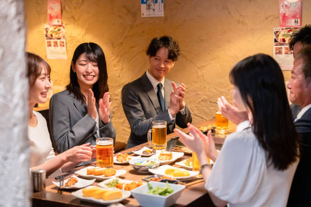 istock Business people applauding at a tavern 2192374533