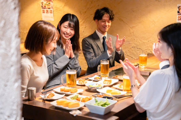 istock Business people applauding at a tavern 2192374535