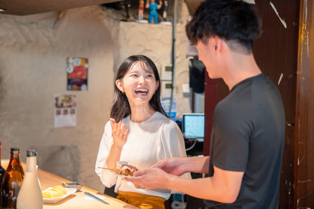 istock Female customers and waitresses at a yakitori restaurant 2192384368