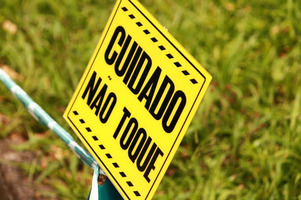 istock Sign Written in Portuguese 