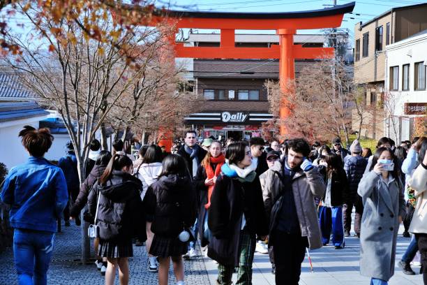 New Year's celebration in Japan, people come to the shrine to pray.