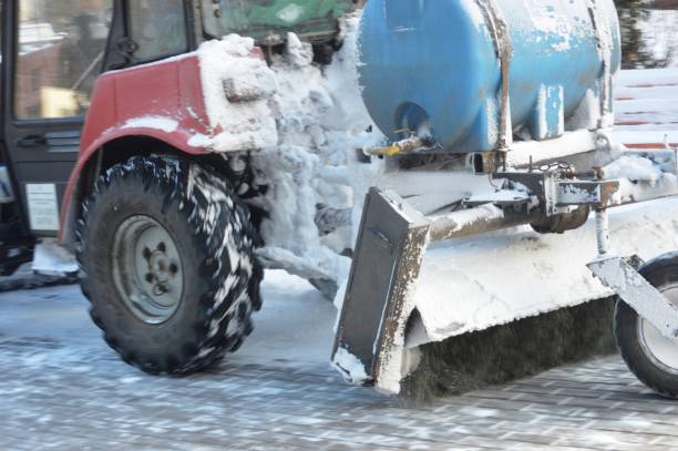istock snow removal in the city 2192504028