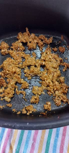 istock Fried Garlic in the Airfryer 2192717178