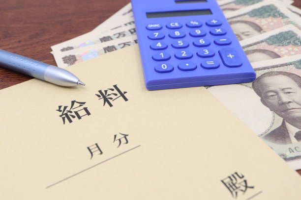istock A pay bag and several 10,000 yen bills. 2192756828