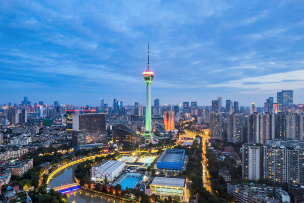 aerial night view of the skyline of chengdu 339 tv tower in chengdu, sichuan province, china - chengdu stock-fotos und bilder