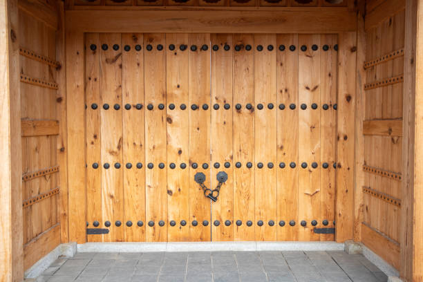 Traditional Korean-style door design and decoration