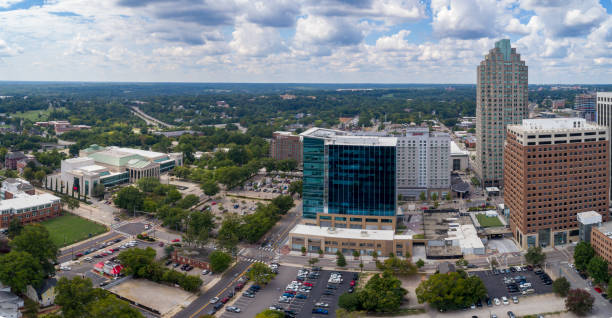 istock Cloudy in the City 2192828350