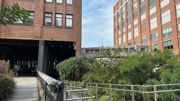 istock Greenery and Urban Architecture on the High Line - Manhattan 2192869042
