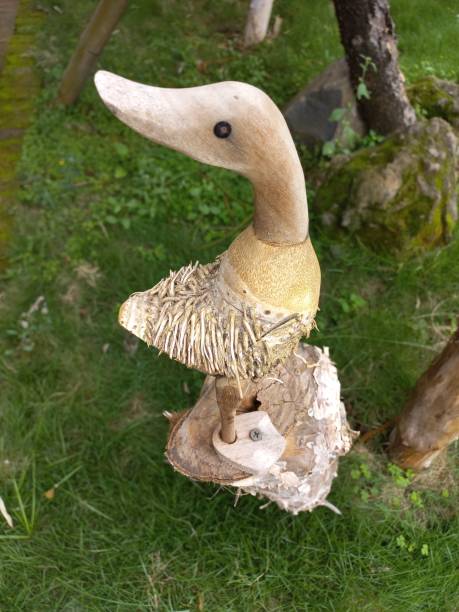 wood and bamboo crafts, producing duck replicas. Kweek