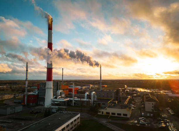 Siauliai, Lithuania - 25th november, 2024:aerial view Biomass Power Plant is biomass combined heat and power plant in iauliai, Lithuania. Biofuel plant replace natural gas with sustainable biomass siauliai, lituania - 25 de noviembre de 2024:vista aérea la planta de energía de biomasa es una planta combinada de calor y energía de biomasa en iauliai, lituania. planta de biocombustibles sustituye el gas natural por biomasa sostenible
