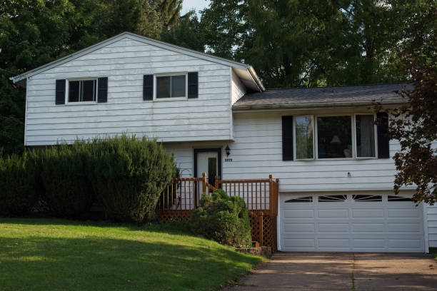 istock Weatherbeaten house 2192996545