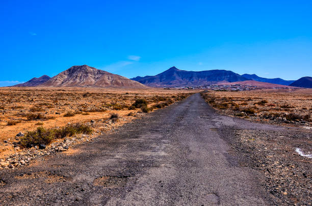 istock A road in the desert with mountains in the background 2193268876