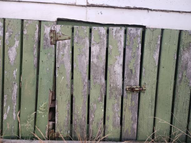 istock Old House Skirt 001 2193469379