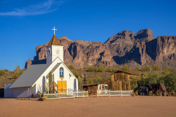 istock Elvis Memorial Chapel with Superstition Mountains in Apache Junction, Arizona 2193506637