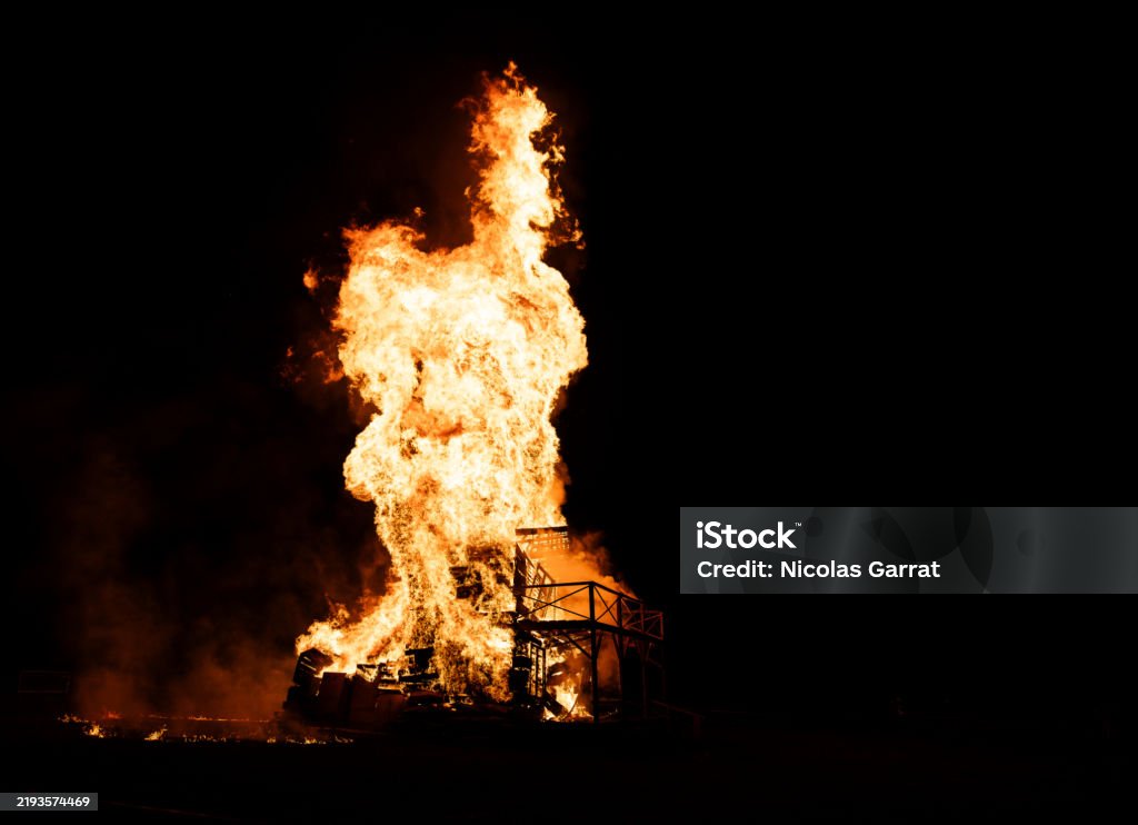 Fire Devastating Devastating Fire 2 Stock Photo - Download Image Now - City Of Los ...