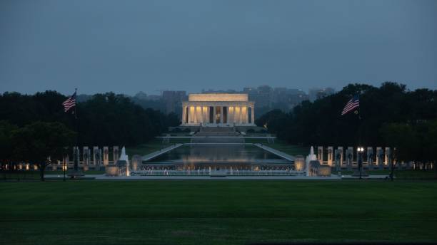 istock Lincoln Memorial at dusk 2193681894