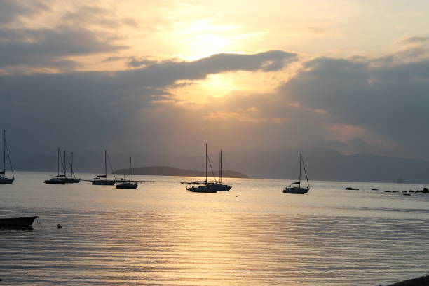 In Santo Antonio de Lisboa the most popular activity is fishing, and you can also contemplate one of the most beautiful sunsets on the island of Florianopolis.