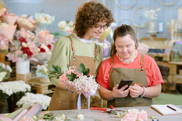istock Florists Estimating Photos on Smartphone 2193999465