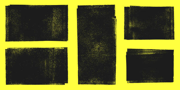 linoryt, druk reliefowy warstwowy prostokąt grungy tekstury zestaw wektorów. czarno-białe tła tekstu linorytu artystycznego, nierówna krawędź. kolekcja plam z wałka malarskiego, resztki teksturowanego atramentu lino - technika grunge stock illustrations