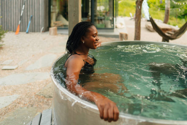 istock Date in the garden tub 2194058528