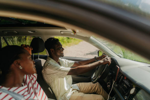 istock Smiling couple on a road trip 2194060698