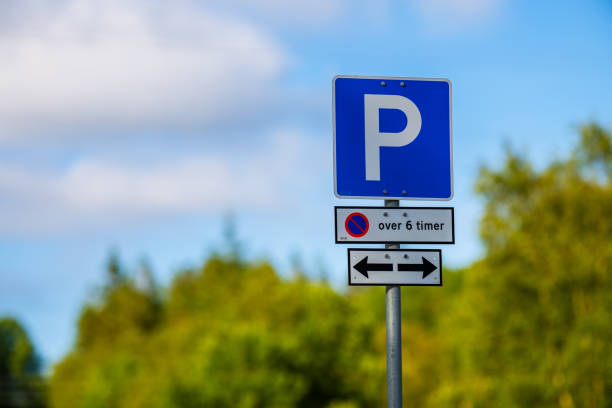 istock Parking sign allowing less than 6 hours parking.. 2194075023