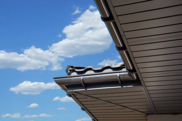 istock Roof corner with modern guttering and clear blue sky during the afternoon 2194163213