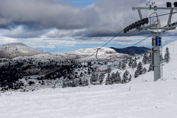 istock Mountain ski resort on a foggy day 2194173814