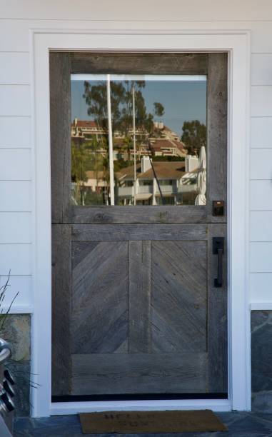 istock Vintage beach cottage front door 2194191687