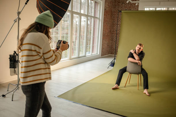 istock Cozy studio moment with subject and photographer engaged 2194222449