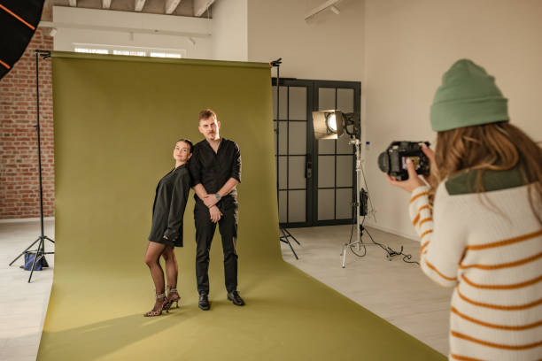 istock Vibrant fashion shoot with model duo on green backdrop 2194231269