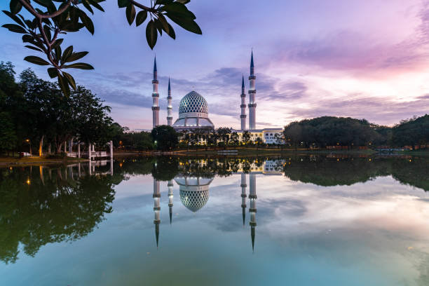 istock Sultan Salahhudin Shah Mosque 2194286557