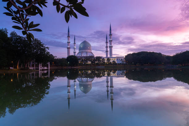 istock Sultan Salahudin Abdul Aziz Mosque 2194286562