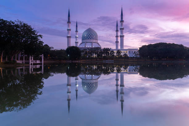 istock Sultan Salahudin Abdul Aziz Mosque 2194286568