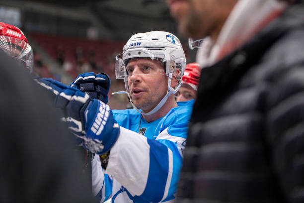 istock Professional Ice Hockey Game: Players Discuss Strategy 2194367856
