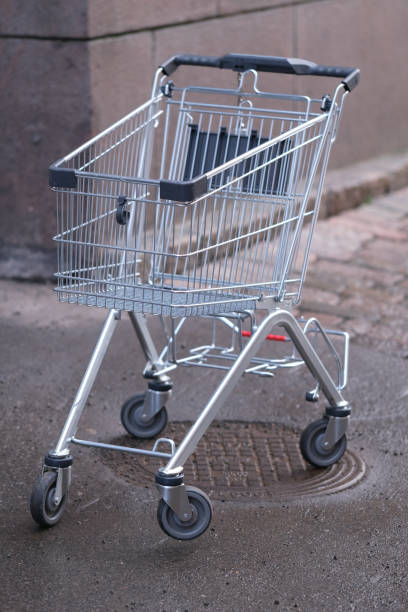 istock A single shopping cart 2194378777