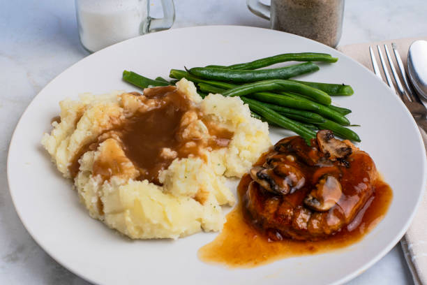istock salisbury steak  with  green beans and mash potatoes 2194400953
