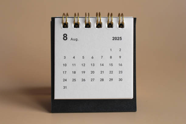 istock new year 2025 desk calendar 2194465565