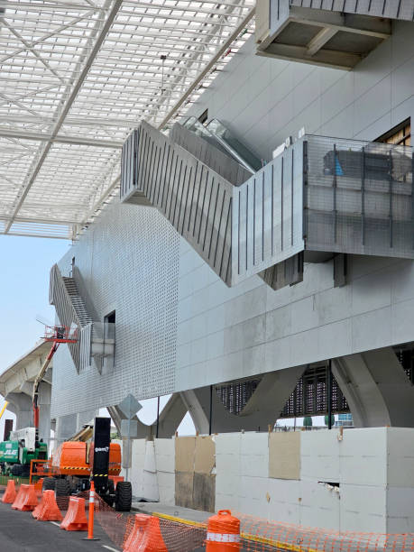santa fe station of the el insurgente interurban train that connects mexico city with toluca integrated into the transportation system that is integrated mobility - toluca mexico photos et images de collection