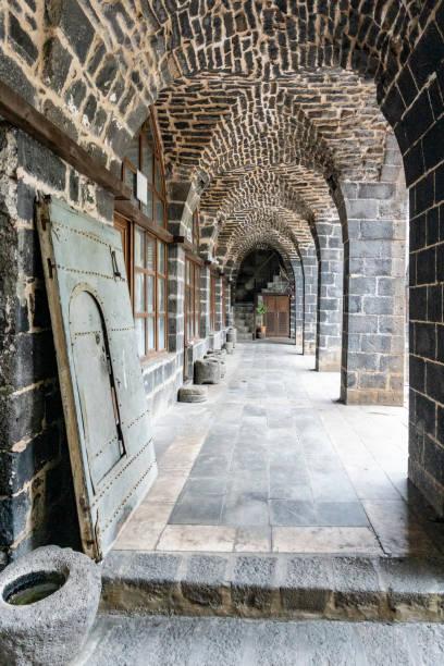Exploring the ancient arches of a middle eastern architectural gem Stone arches and corridor in a historical building with traditional middle eastern architecture diyarbakir eskort stock pictures, royalty-free photos & images
