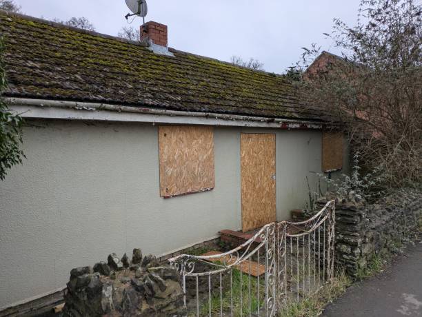 istock Abandoned  UK House 2194679798
