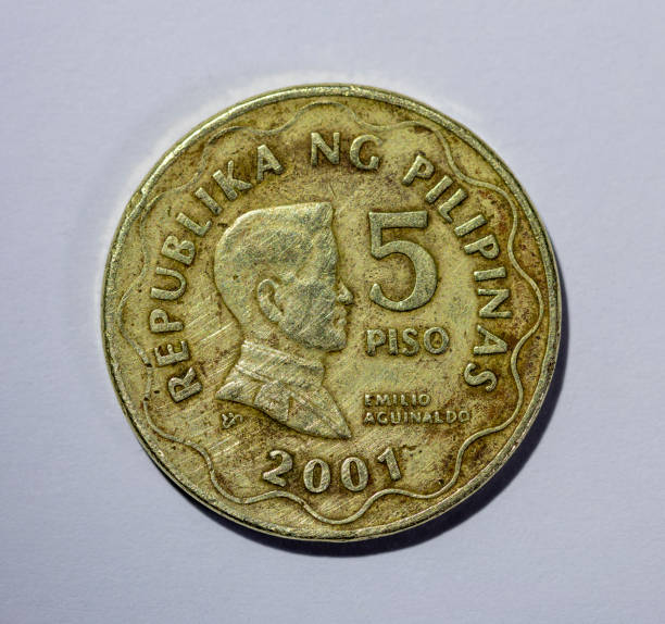 istock 5 philippine peso coin 2001 on white background 2194776204