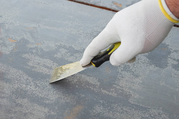 istock Removing paint from a wooden surface with a spatula after using a chemical product 2194784281