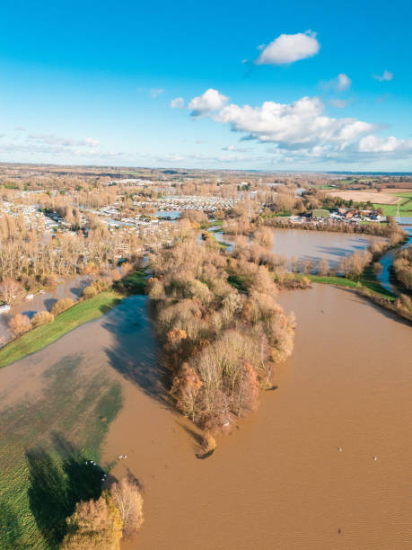 istock A flooded River Nene at Northampton, UK 2194885116