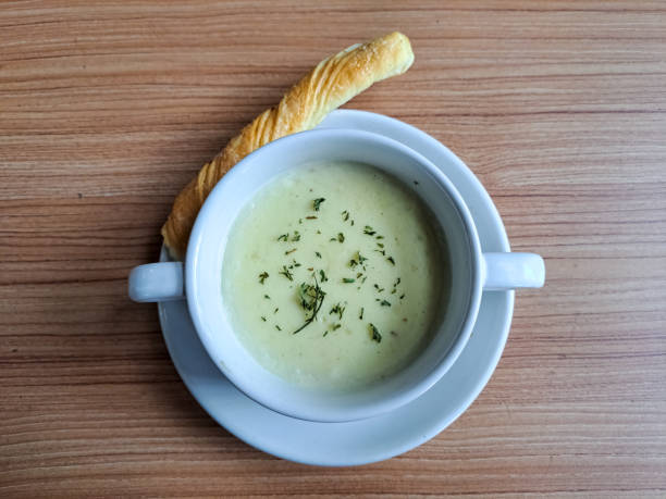 Sopa de Alho-Poró e Batatas: Conforto Cremoso - receita deliciosa profissional - passo 2