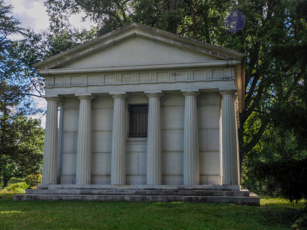 istock Cincinnati Finneytown historical cemetery Graveyard 2195078845