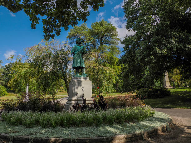istock Cincinnati Finneytown historical cemetery Graveyard 2195078984