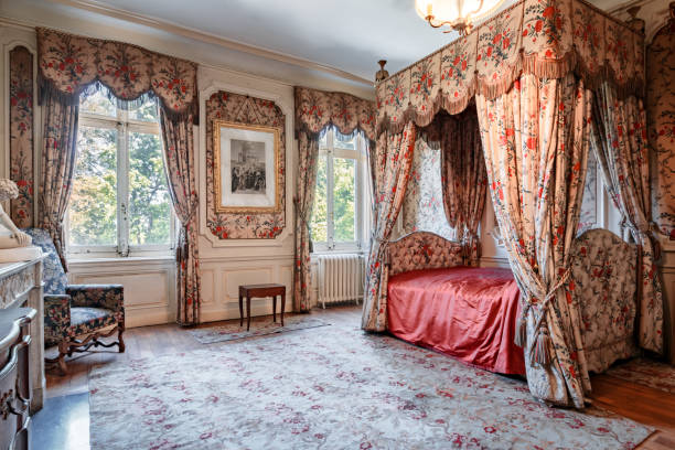 istock Elegant vintage bedroom with canopy bed and floral pattern curtains 2195140321
