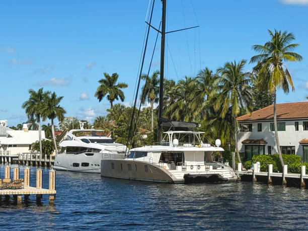 istock boat on the intracoastal waterway 2195304141